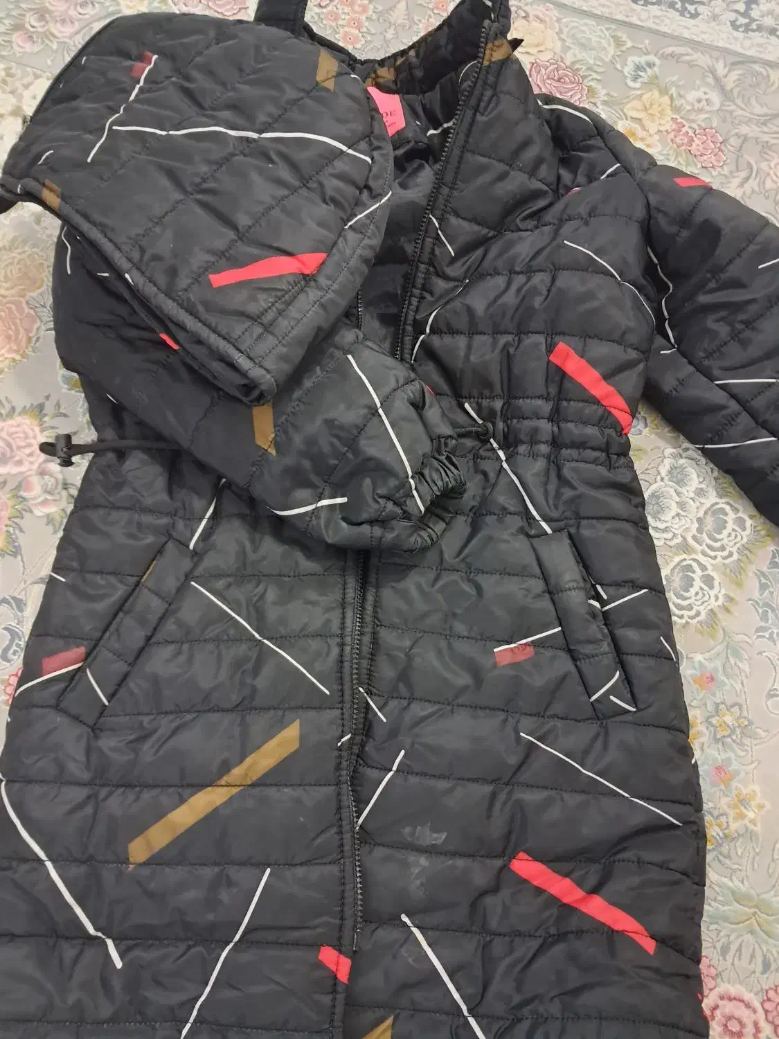 کاپشن|لباس|بروجرد, |دیوار