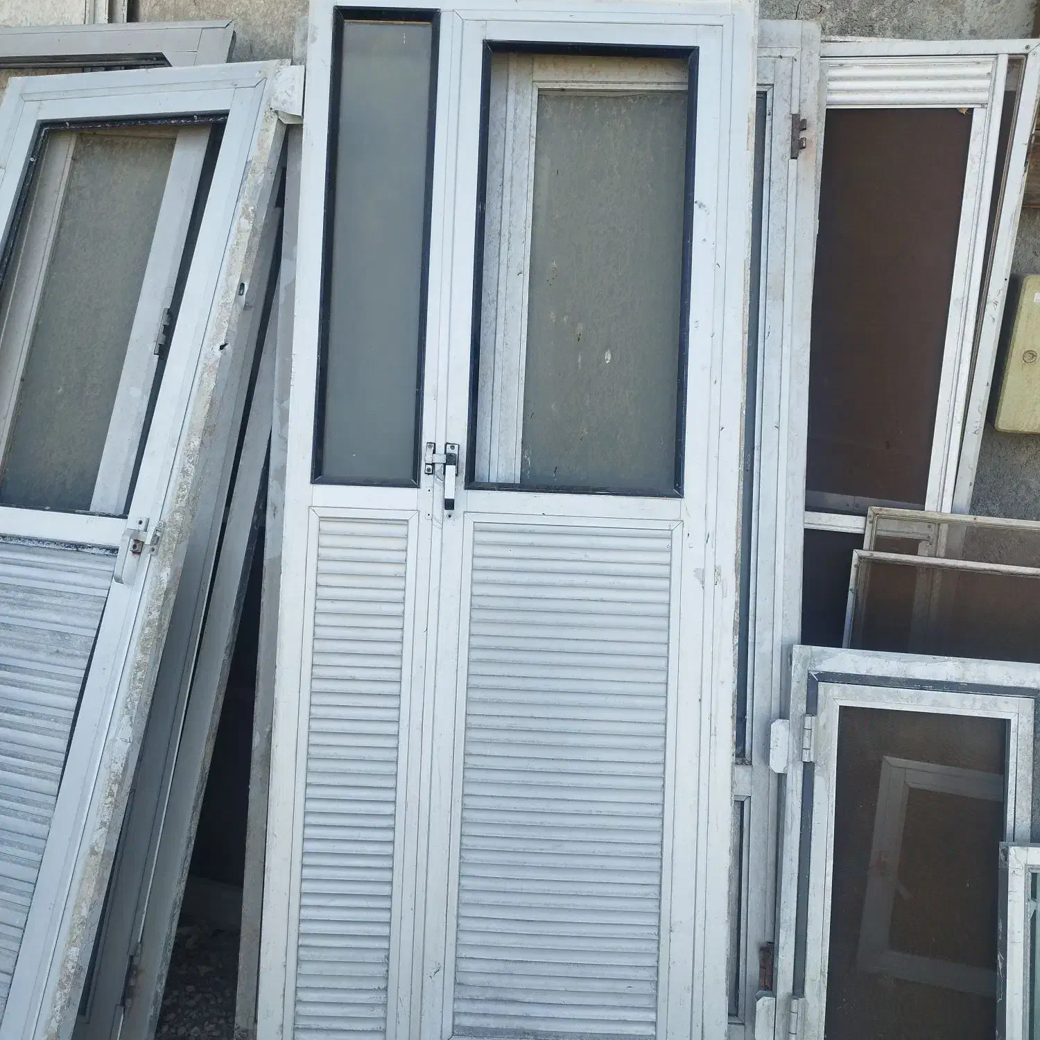 درب و پنجره آلومینیوم دست دوم|مصالح و تجهیزات ساختمان|لنجان, |دیوار