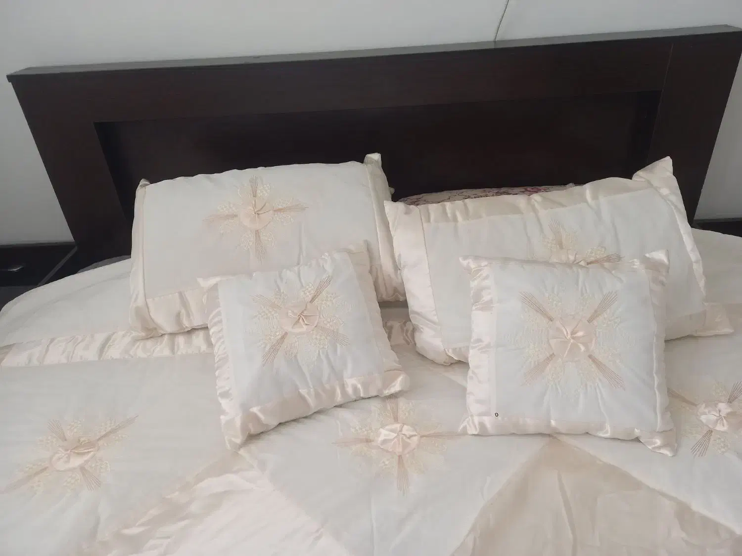 روتختی ساتن عروس|رختخواب، بالش، پتو|سمنان, |دیوار