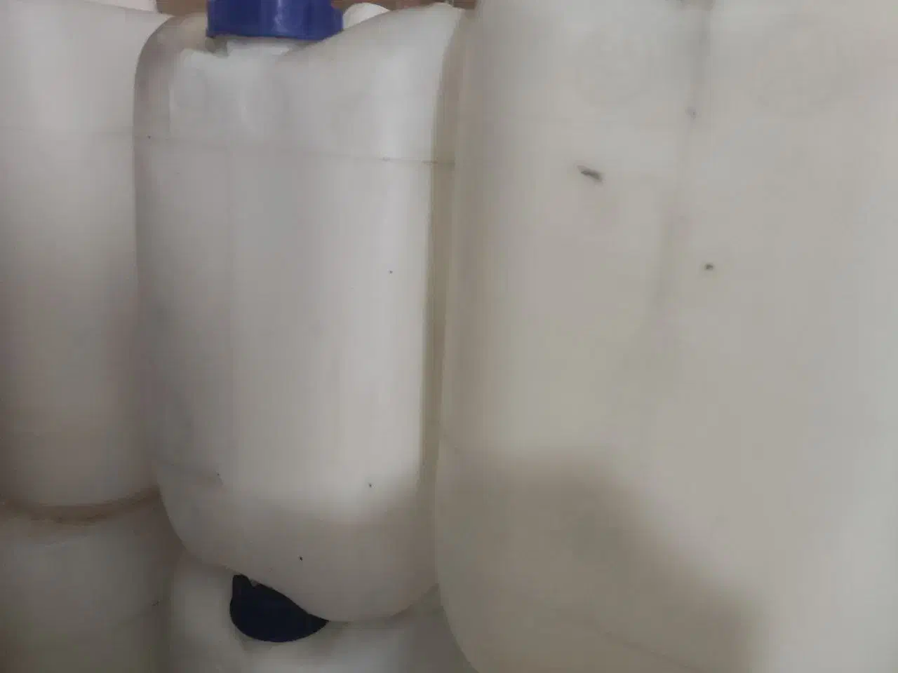 دبه ۲۰ لستری|ظروف نگهدارنده، پلاستیکی، یک‌بارمصرف|رباط‌کریم, رباط‌کریم|دیوار