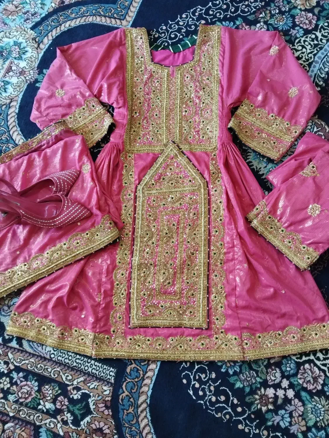 لباس بنارسی شیک با قیمت مناسب در صورت خرید پیام...|لباس|نیک شهر, |دیوار