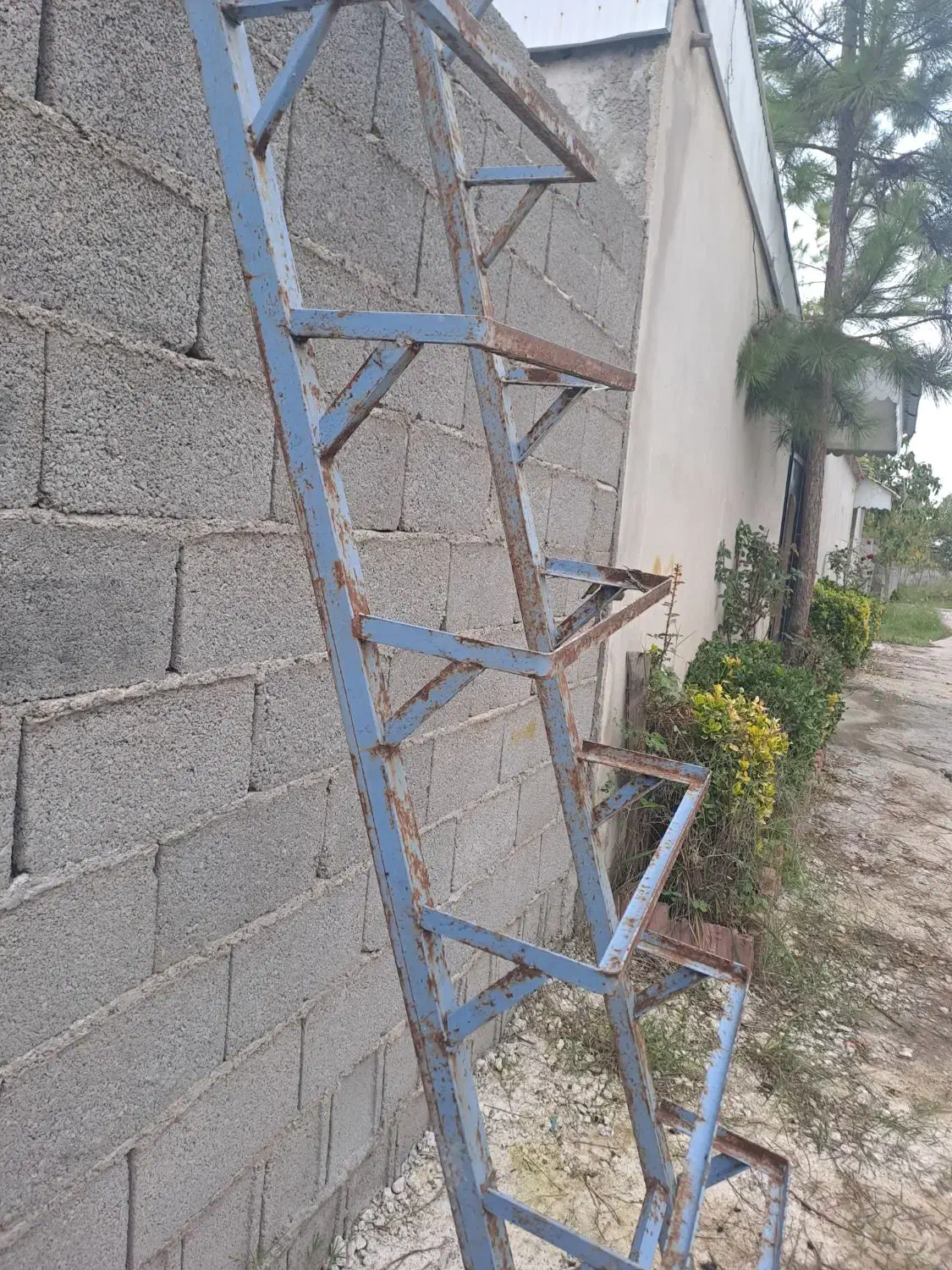 پله اهنی|مصالح و تجهیزات ساختمان|رشت, بالاکویه|دیوار