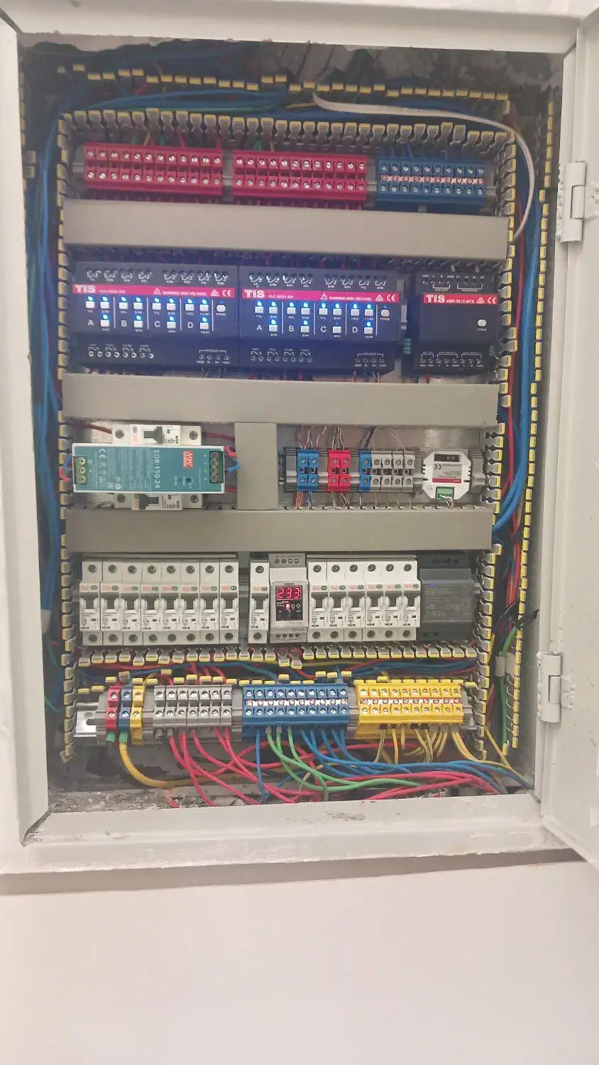 برق ساختمان  لاین نوری برق صنعتی برق کشی ساختمان|خدمات پیشه و مهارت|سیرجان, |دیوار