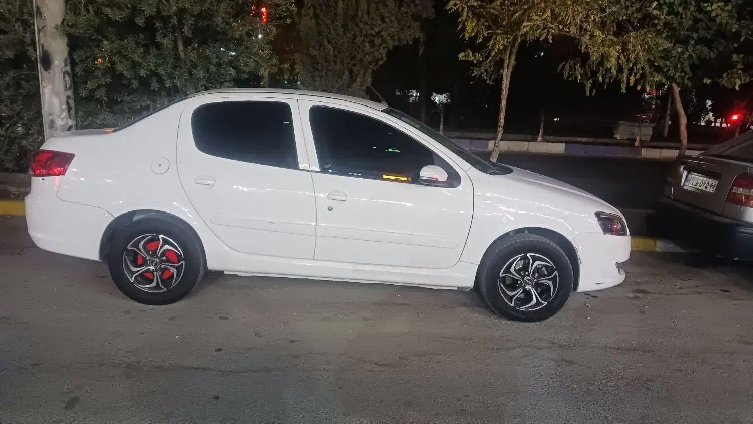 رانا پلاس مدل ۴۰۲ خانگی و ۲ برگ سند|خودرو سواری و وانت|اصفهان, کوی راه حق|دیوار