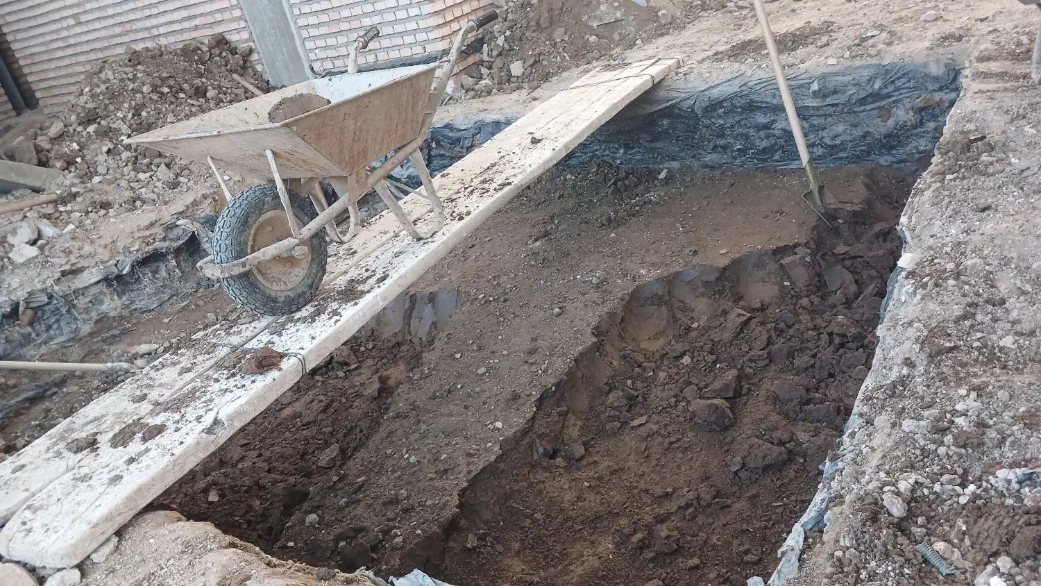 هرگونه کنده کاری پی کنی چاه کنی پالانه سپتیک|خدمات باغبانی و درختکاری|گنبد کاووس, |دیوار