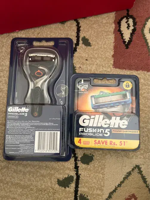 تیغ یدک و دسته با یک عدد یدک و باطری|آرایشی، بهداشتی، درمانی|تهران, فرمانیه|دیوار