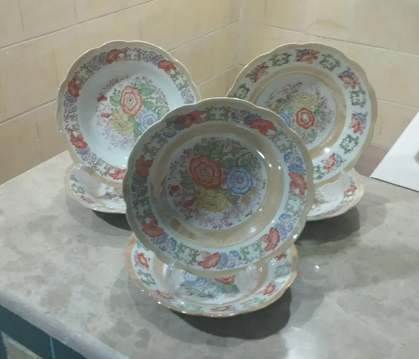 چینی قدیمی مرغی|ظروف سرو و پذیرایی|پیر بکران, |دیوار