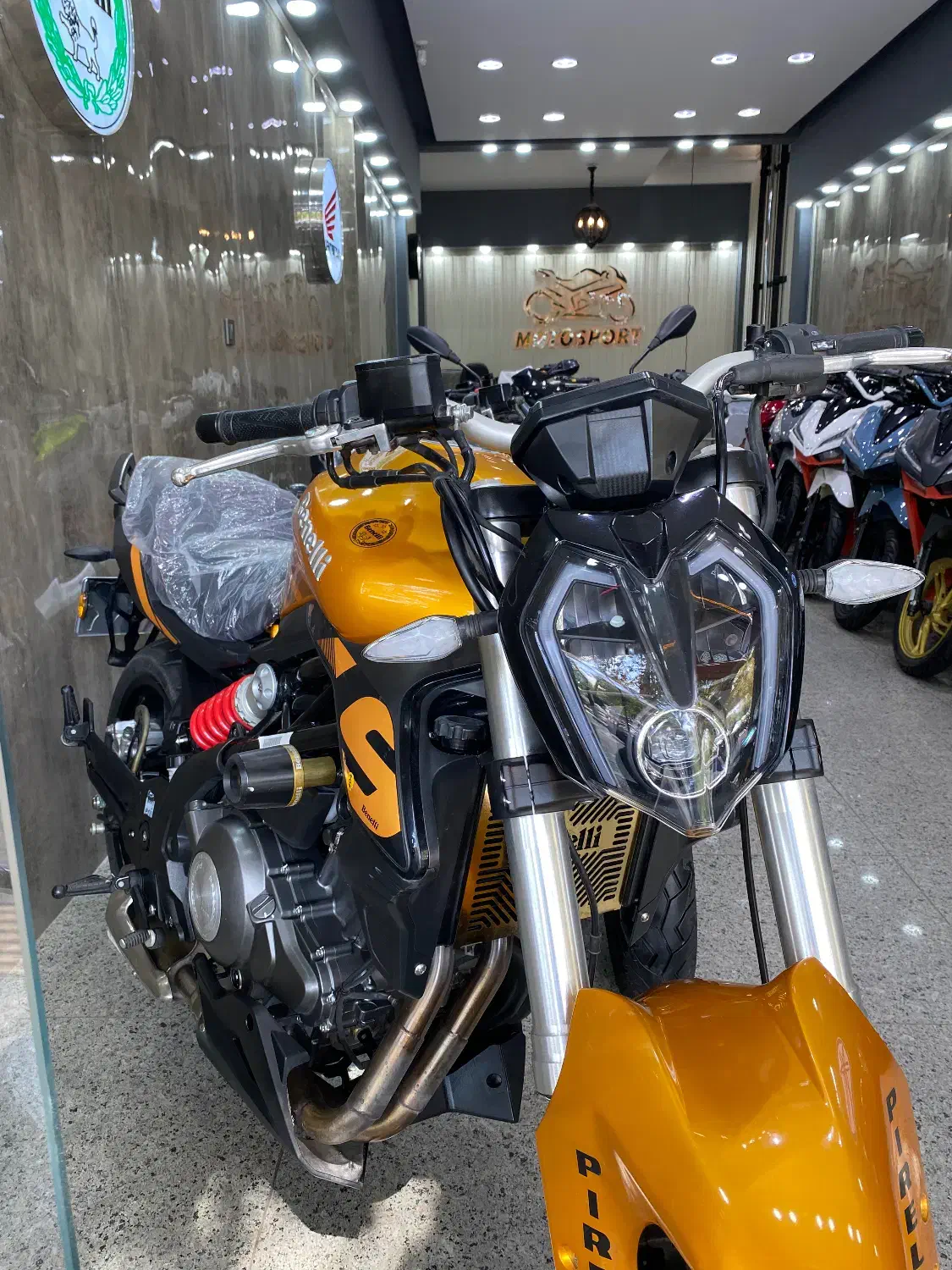 بنلی ۳۰۰ دو سیلندر در حد صفر|موتورسیکلت|اصفهان, عسگریه|دیوار