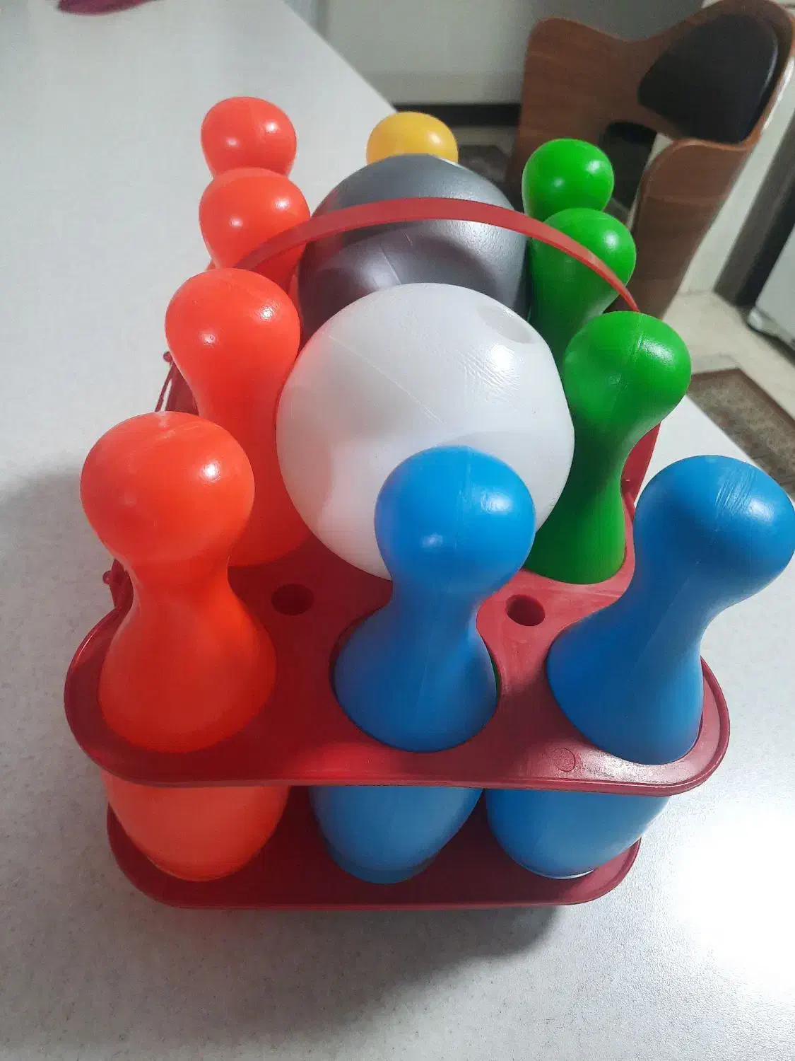 اسباب بازی بولینگ|اسباب‌بازی بچه|شاهین‌شهر, خانه کارگر|دیوار