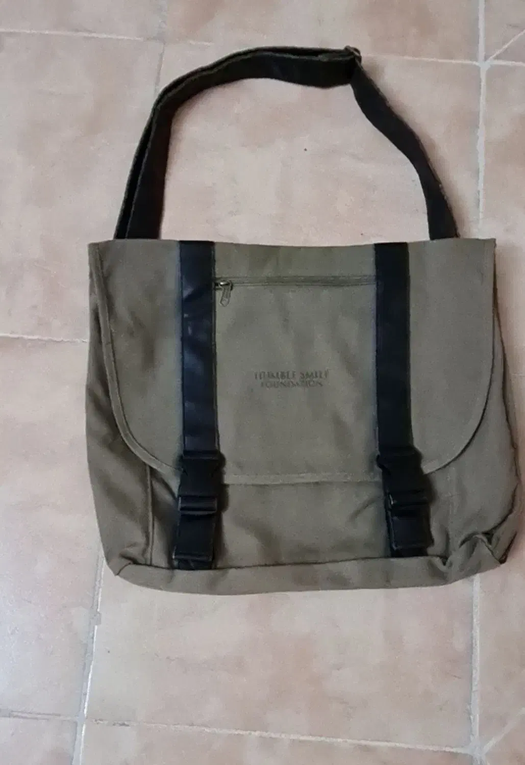 کیف و کوله پشتی خارجی|کیف، کفش، کمربند|شیراز, ریشمک|دیوار