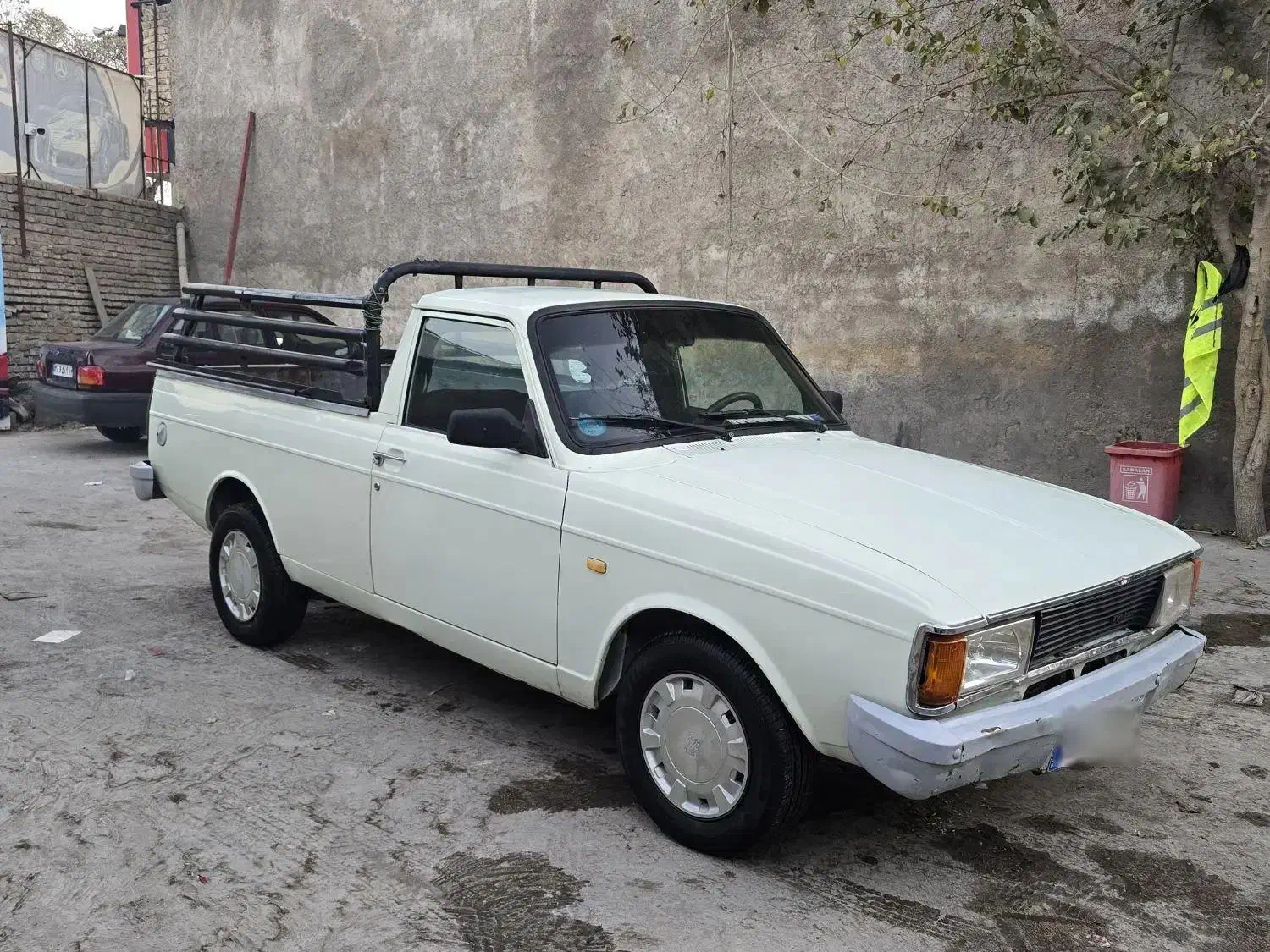 پیکان وانت|خودرو سواری و وانت|مرودشت, نقش رستم|دیوار