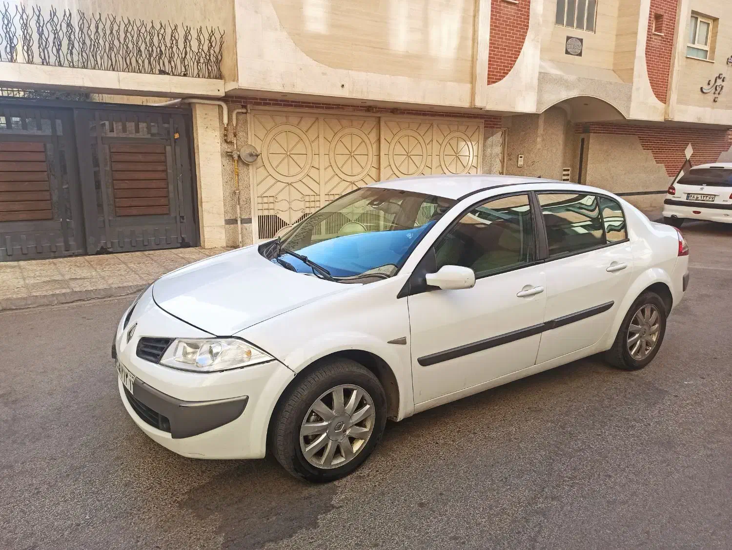 فروش مگان اتوماتیک ۹۱معاوضه اپارتمان وبنز c230|خودرو سواری و وانت|اصفهان, باغ دریاچه|دیوار