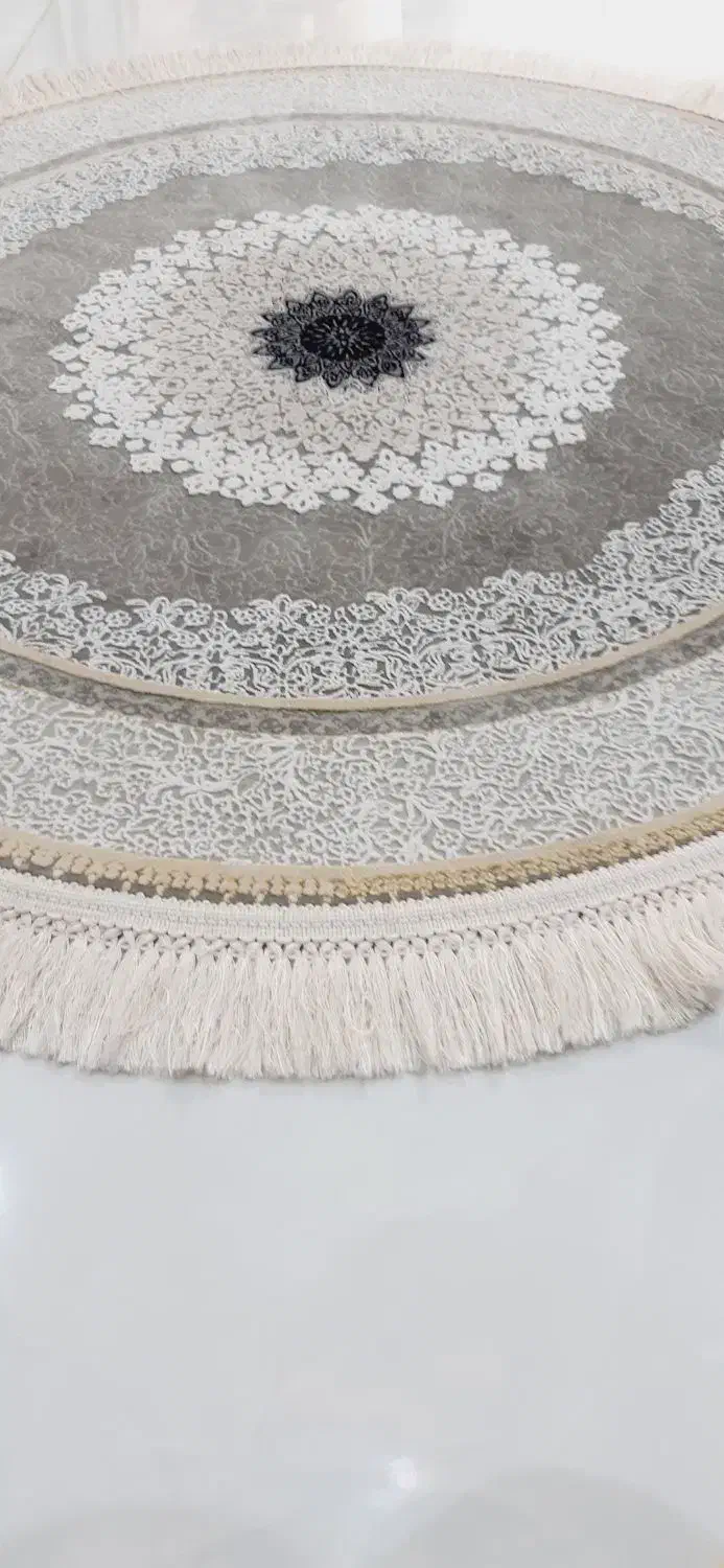 فرش گرد قطر یک متر ۱۲۰۰شانه گل برجسته|فرش|مشهد, شهید قربانی|دیوار