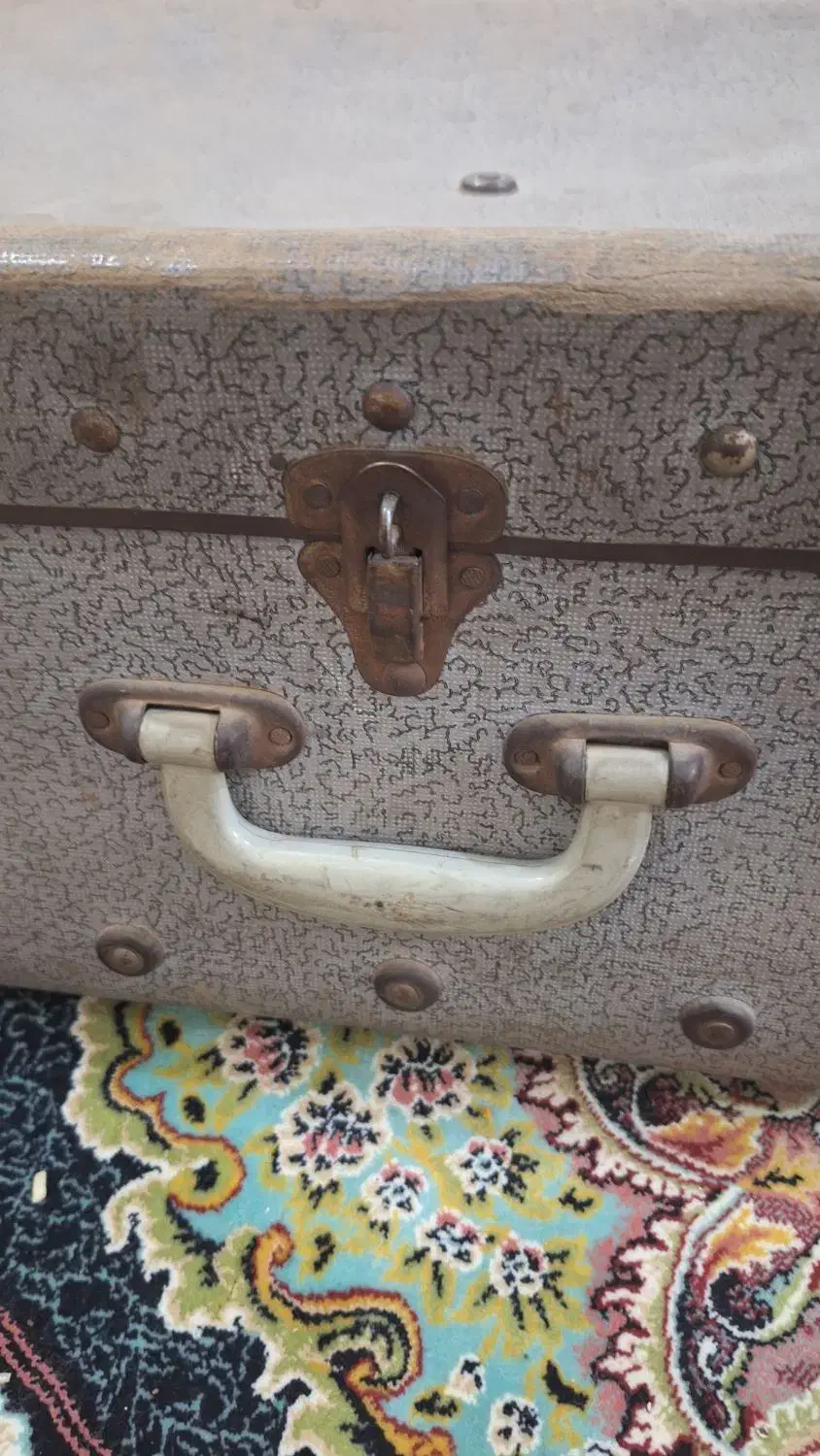 چمدان عتیقه ۸۰سال پیش|کلکسیون اشیاء عتیقه|اهواز, بهارستان|دیوار