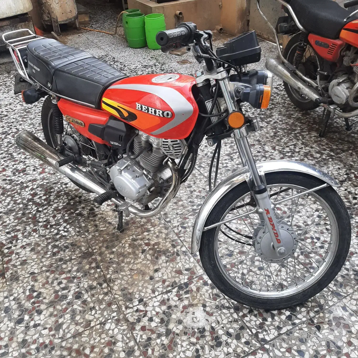 نقدی|موتورسیکلت|شیراز, سیاه سنگ|دیوار