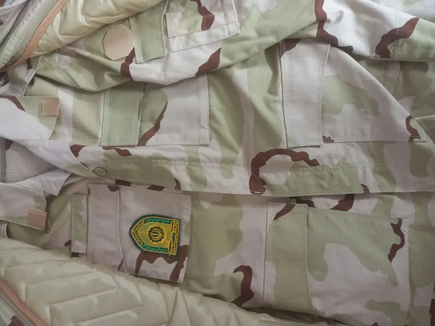 اوورکت به همراه بلوز و شلوار مرزبانی|لباس|خوی, |دیوار