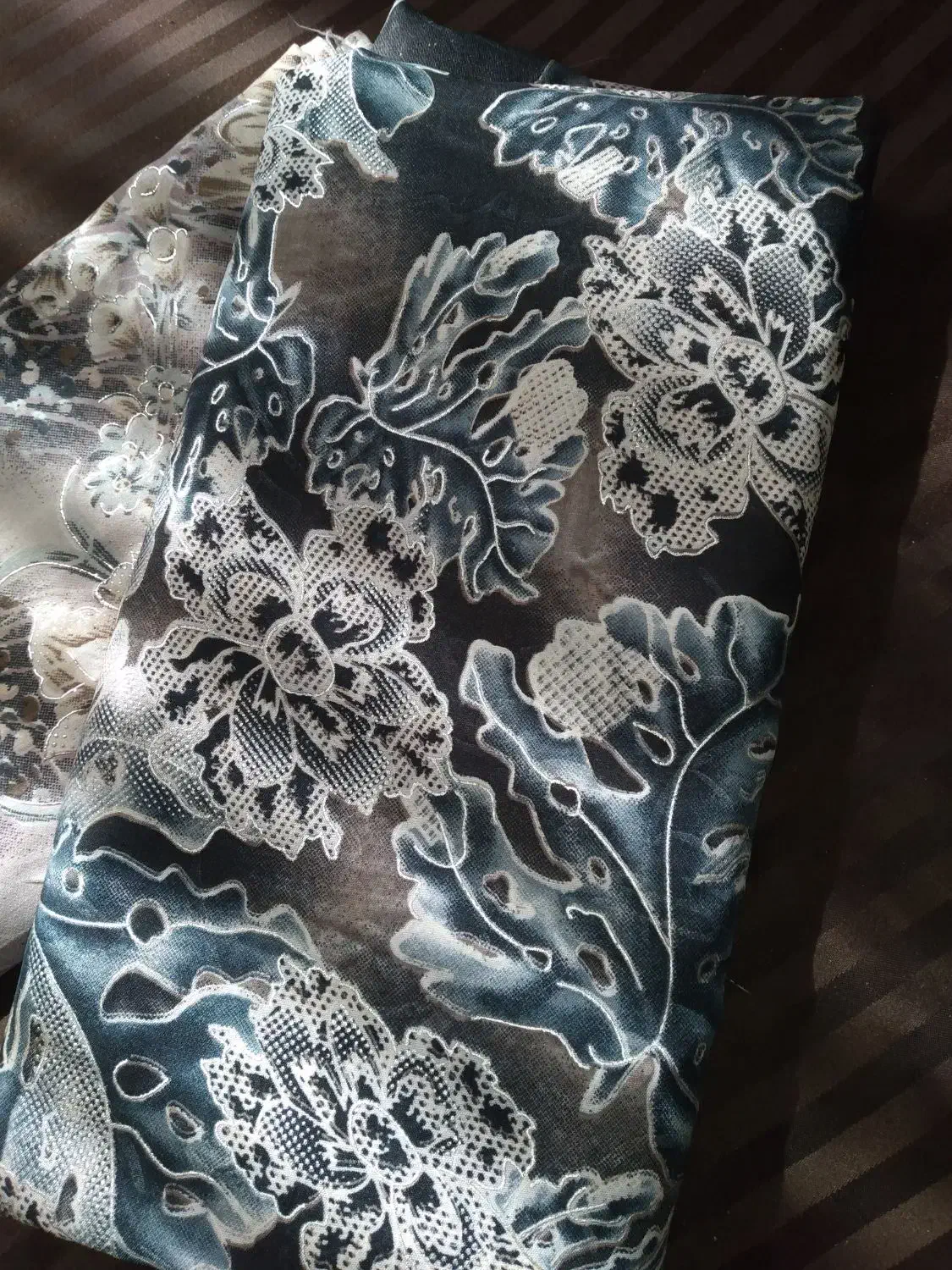 چادر نمازی برجسته|لباس|فردیس, فردیس|دیوار