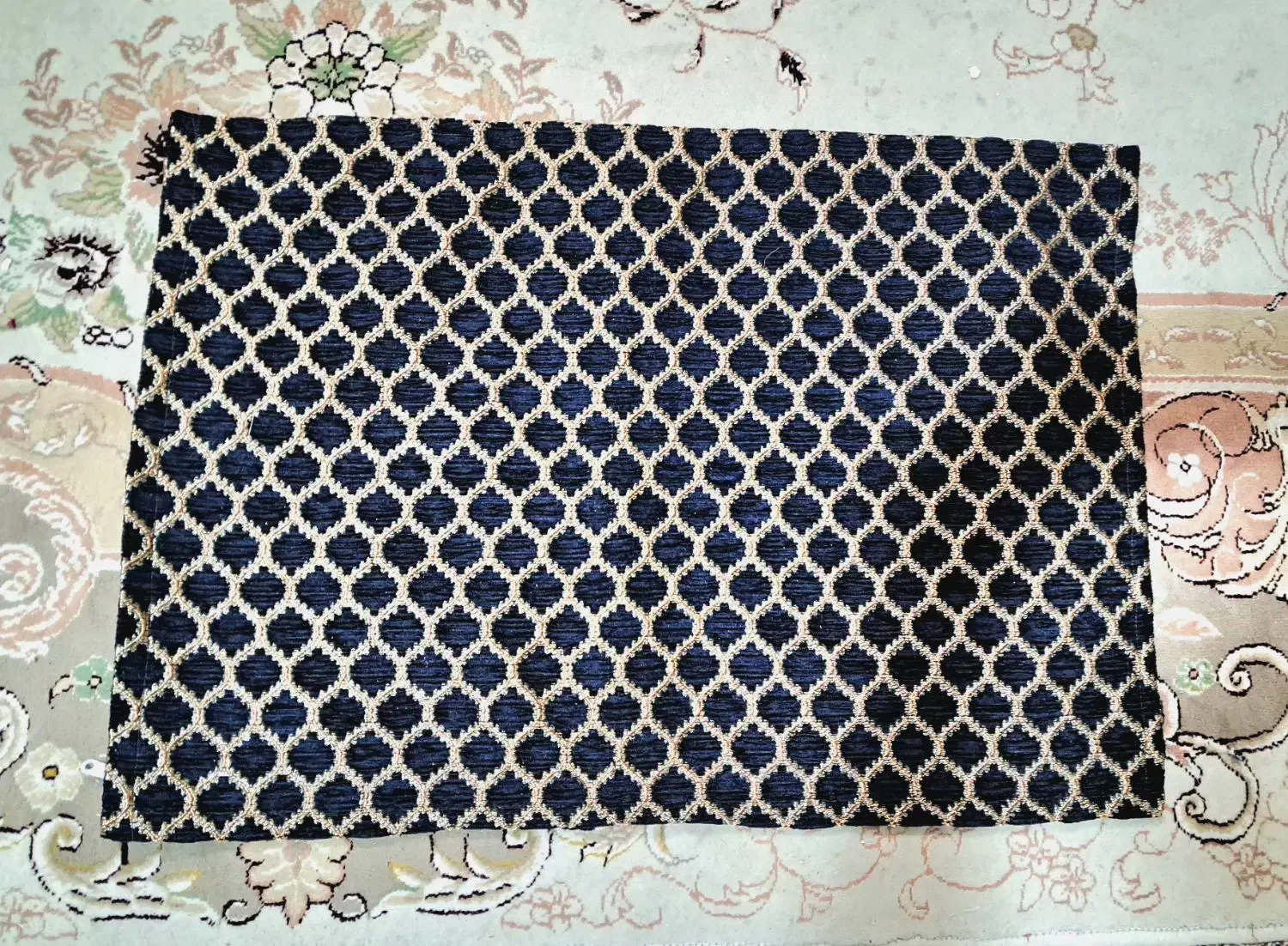 روبالشتی، روپشتی، تشک کناره|رختخواب، بالش، پتو|قم, باجک یک|دیوار