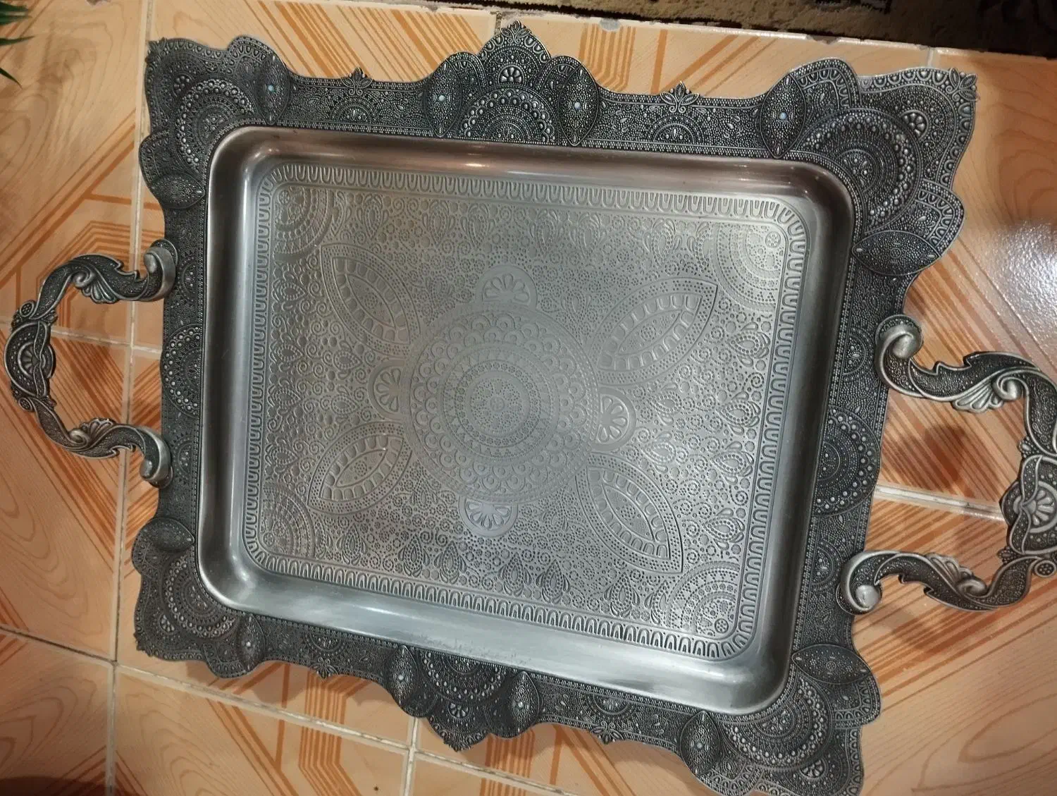 سینی پیوتر نقره ای|ظروف سرو و پذیرایی|نهاوند, |دیوار