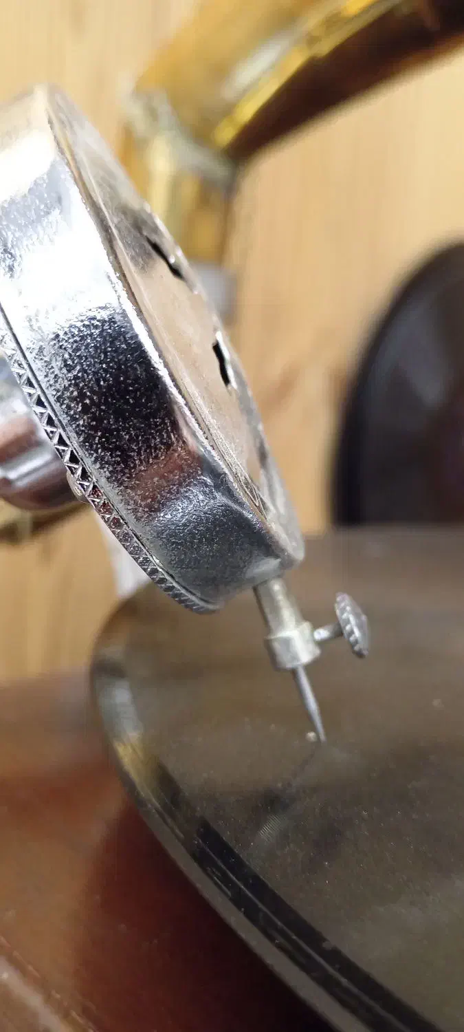 گرامافون هندلی قدیمی چوبی|کلکسیون اشیاء عتیقه|قزوین, |دیوار