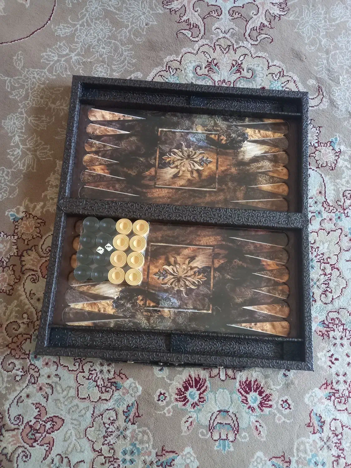 تخته نردروکش چرم|کلکسیون اشیاء عتیقه|زنجان, |دیوار