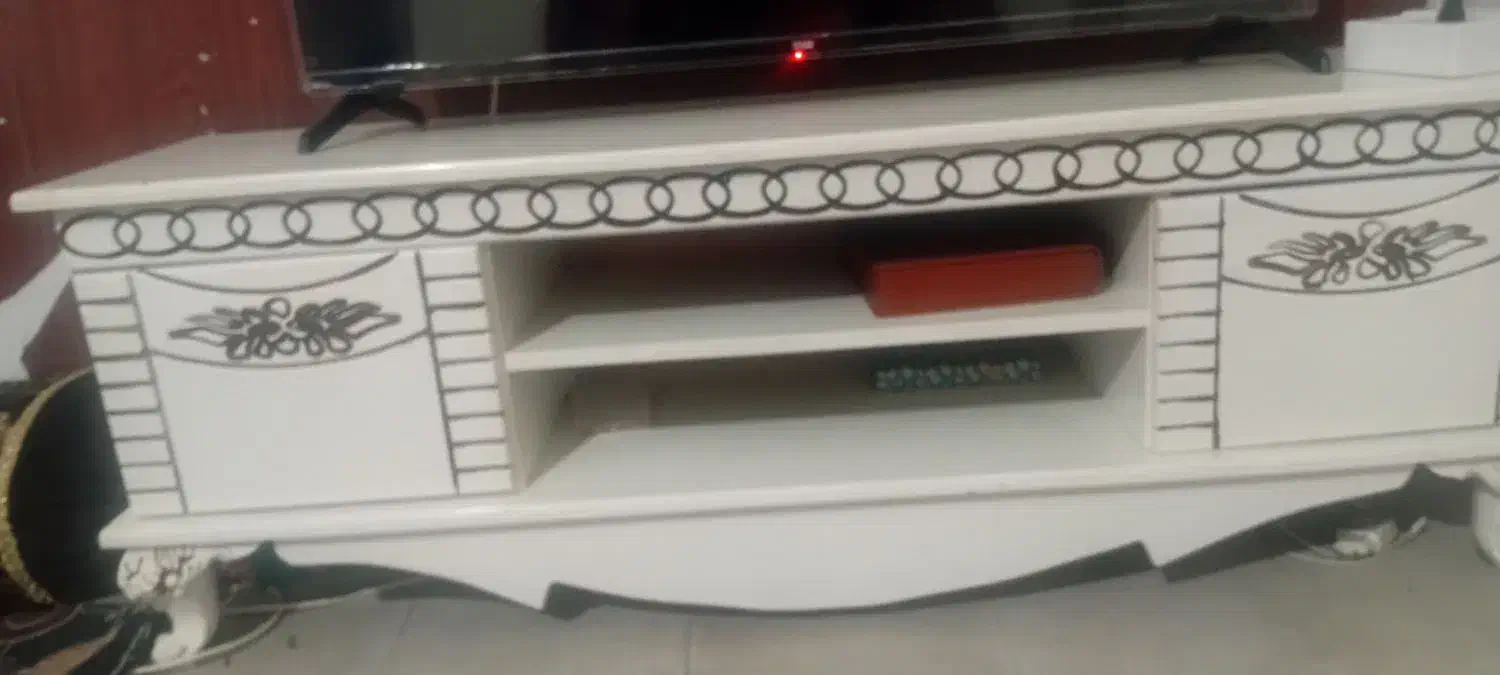 میزتاویزیون بعلت دکوراسیون عوض کنم|میز تلویزیون|سیرجان, |دیوار