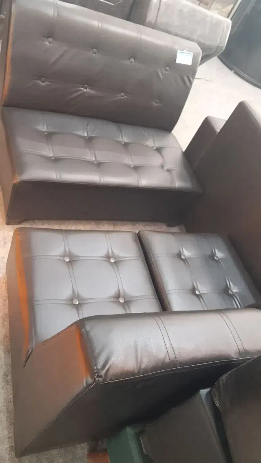 نیم ست چرم|آرایشگاه و سالن‌های زیبایی|حمیدیا, |دیوار