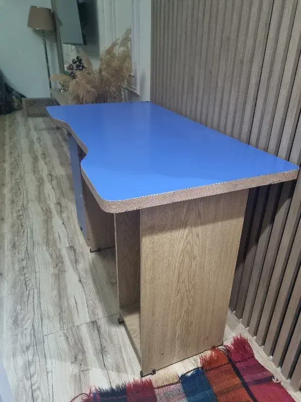 میز کامپیوتر یا تحریر|میز تحریر و کامپیوتر|فردیس, منظریه|دیوار