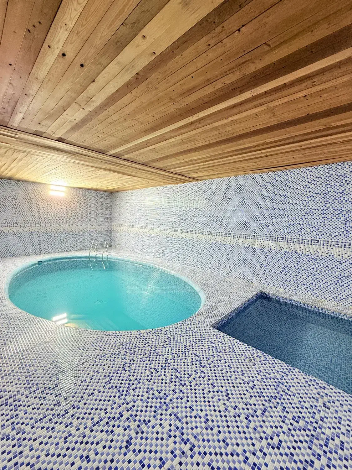 اجاره ویلا باغبهادران و چادگان|اجارهٔ کوتاه‌مدت ویلا و باغ|چادگان, |دیوار