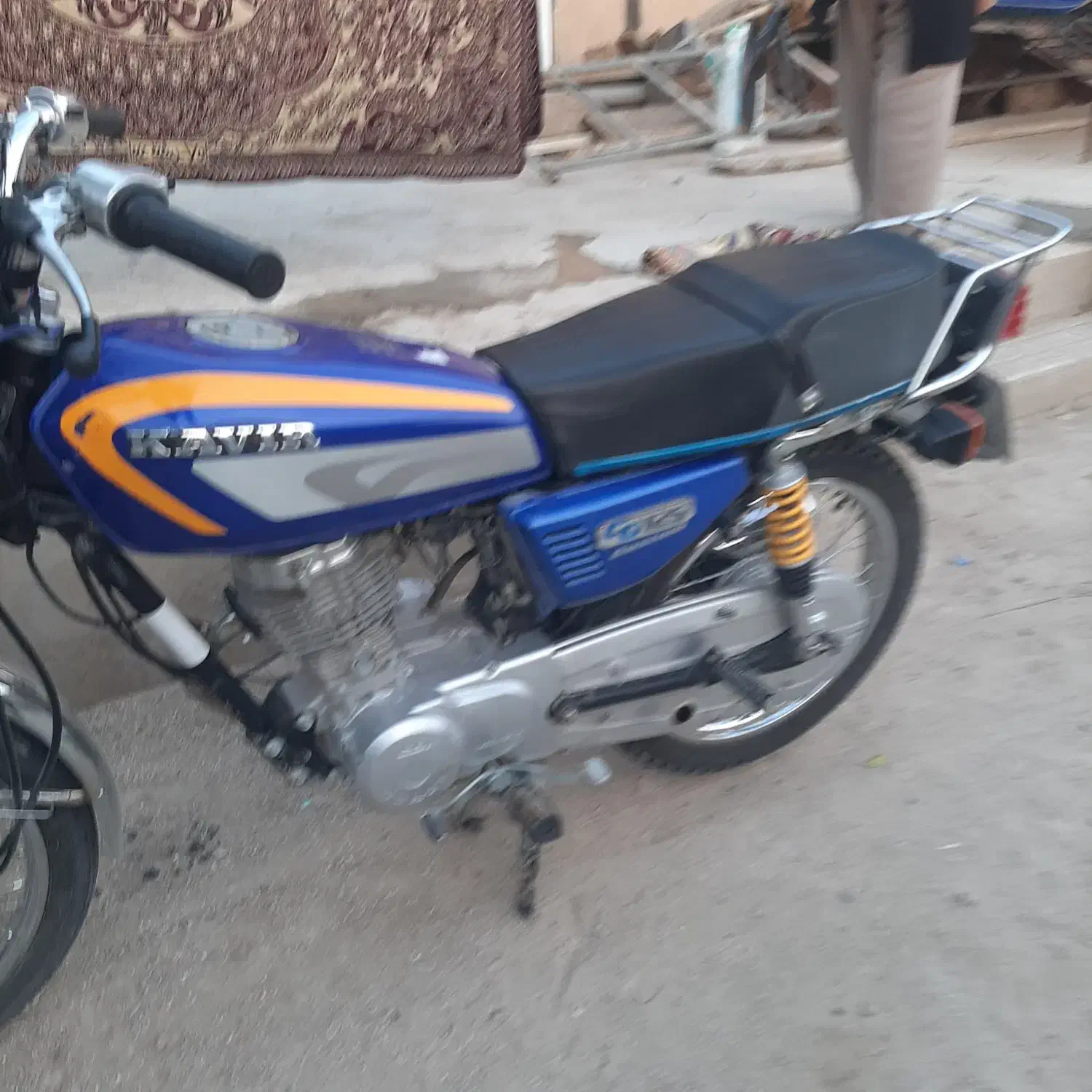 موتو ۱۲۵ کویر|موتورسیکلت|آبپخش, |دیوار