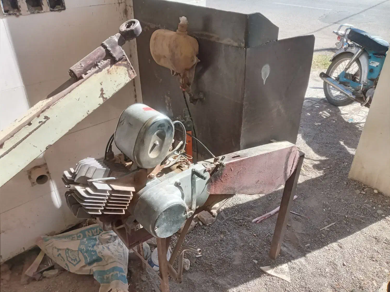 ابزار کار|ماشین‌آلات صنعتی|سرایان, |دیوار