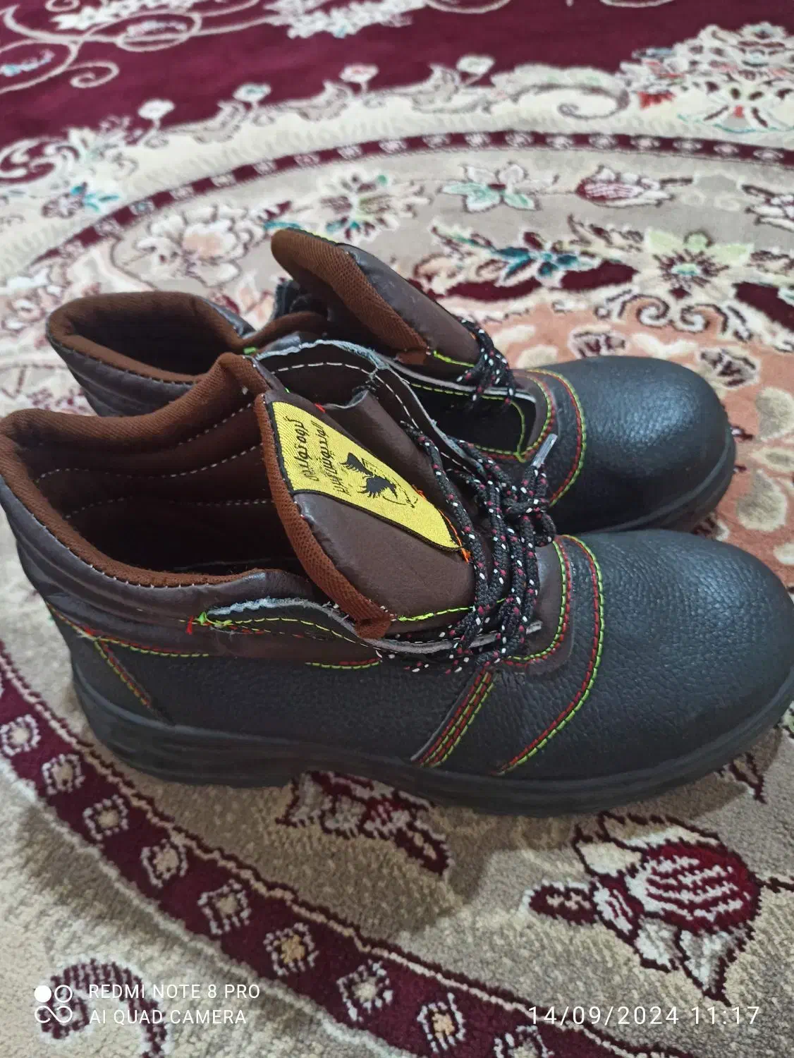 کفش کار|کیف، کفش، کمربند|خوسف, |دیوار