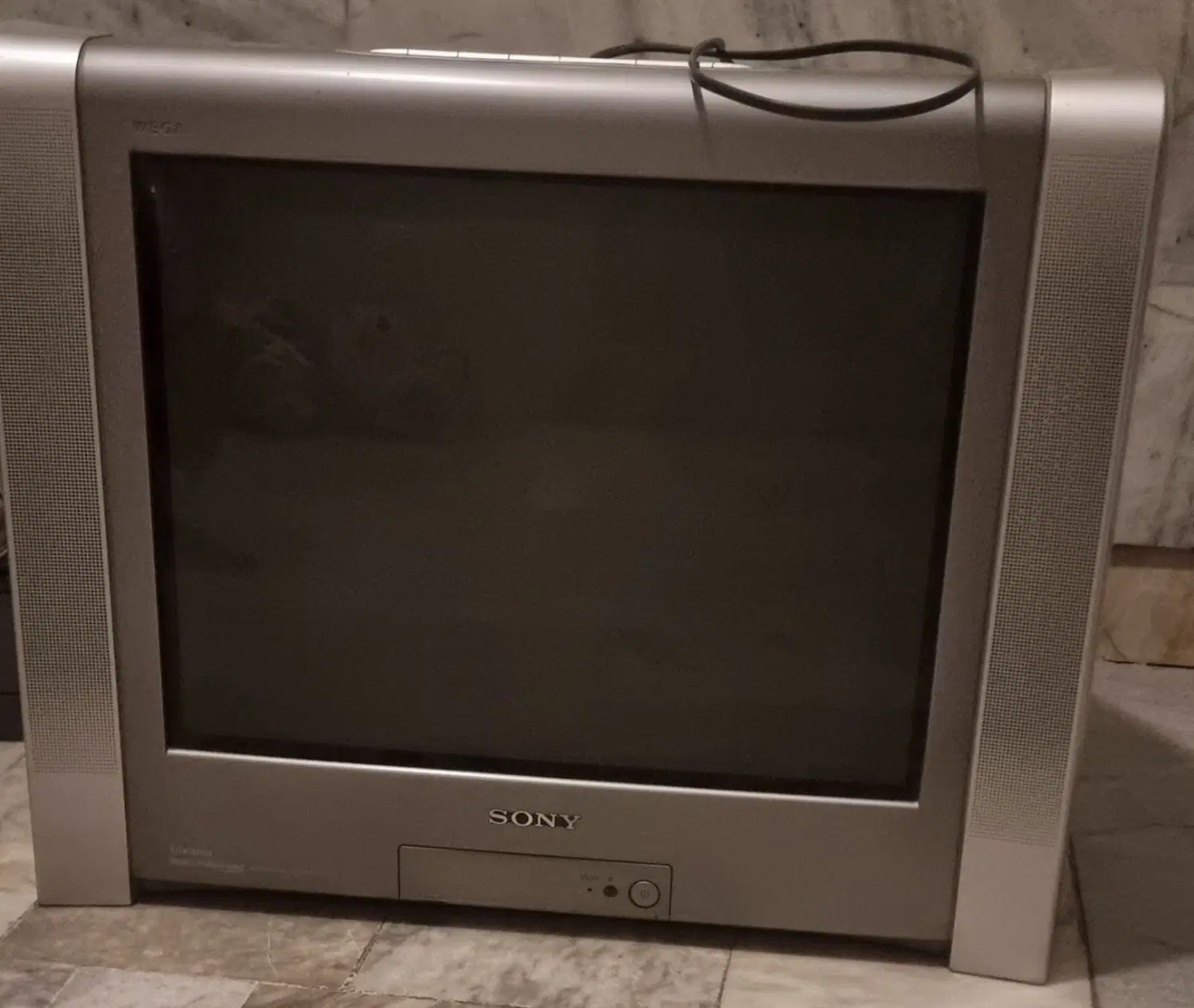 تلویزیون sony trinitron ۲۱ اینچ سالم +ریموت اصلی|تلویزیون و پروژکتور|تهران, درختی|دیوار
