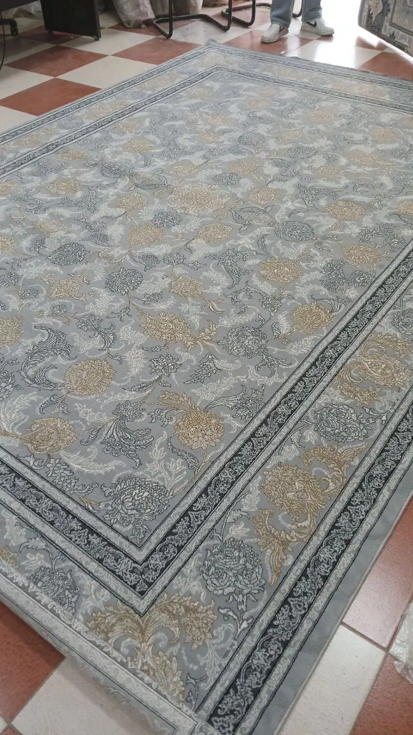 ۳تا فرش ۹متری ۷۰۰شانه مدل حریر. انبار خورشید|فرش|خرم‌آباد, |دیوار