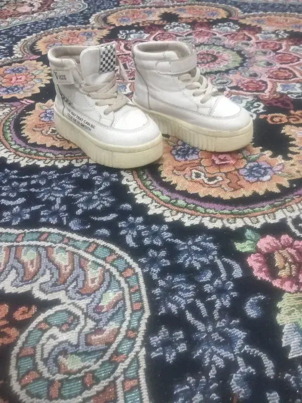 مشروطه|کفش و لباس بچه|سوسنگرد, |دیوار