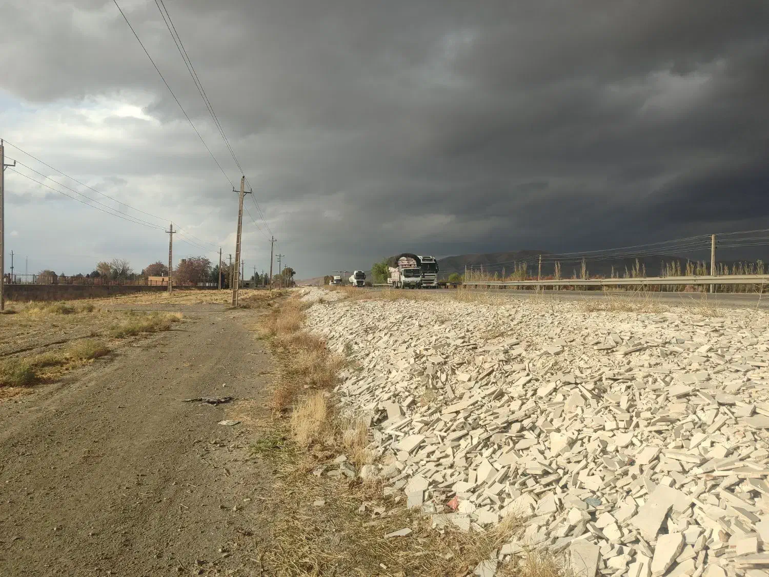 زمین1500متری جلوجادهحاجیآبادبروجرد|فروش زمین و ملک کلنگی|سیلاخور, |دیوار