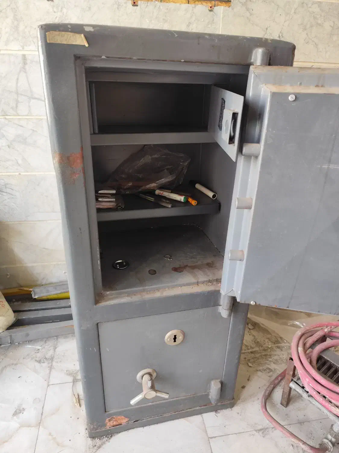 گاوصندوق|ابزارآلات|قدس, شهر‌قدس|دیوار