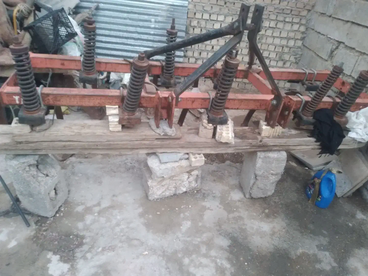 پنجه غازی ایران تاکا|ابزارآلات|بهبهان, |دیوار