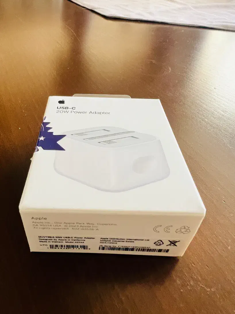 شارژر 20W اپل اصلی و شرکتی کاملا آکبند و نو|لوازم جانبی موبایل و تبلت|تهران, شاهین|دیوار