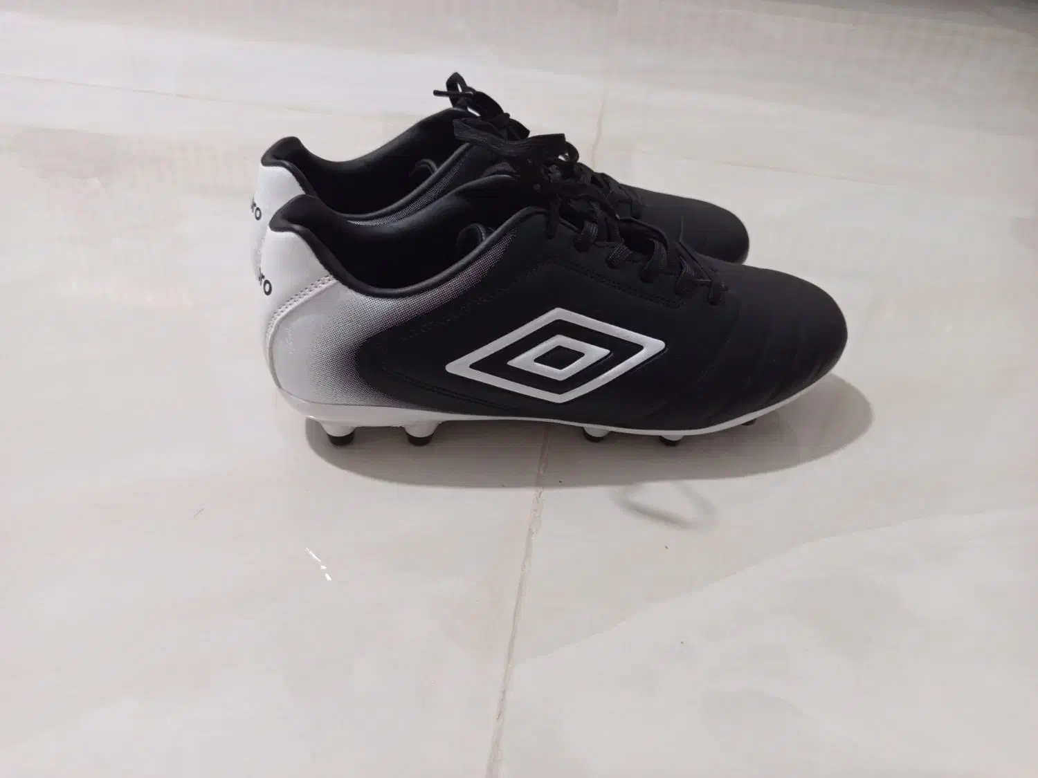 کفش چمن اومبرو|کیف، کفش، کمربند|سرپل ذهاب, |دیوار