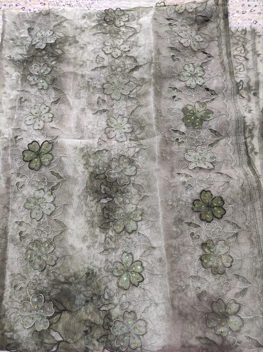 سه و سی سانت گیپور مجلسی|لباس|کبودرآهنگ, |دیوار