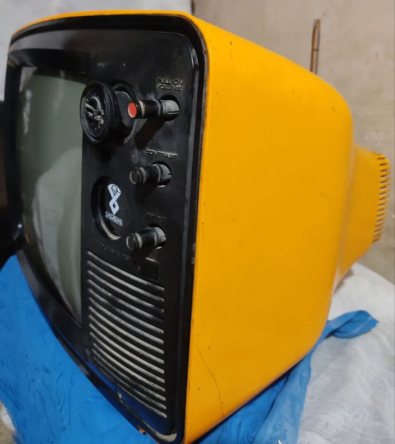 تلویزیون قدیمی نوستالژی|تلویزیون و پروژکتور|خرمآباد, |دیوار