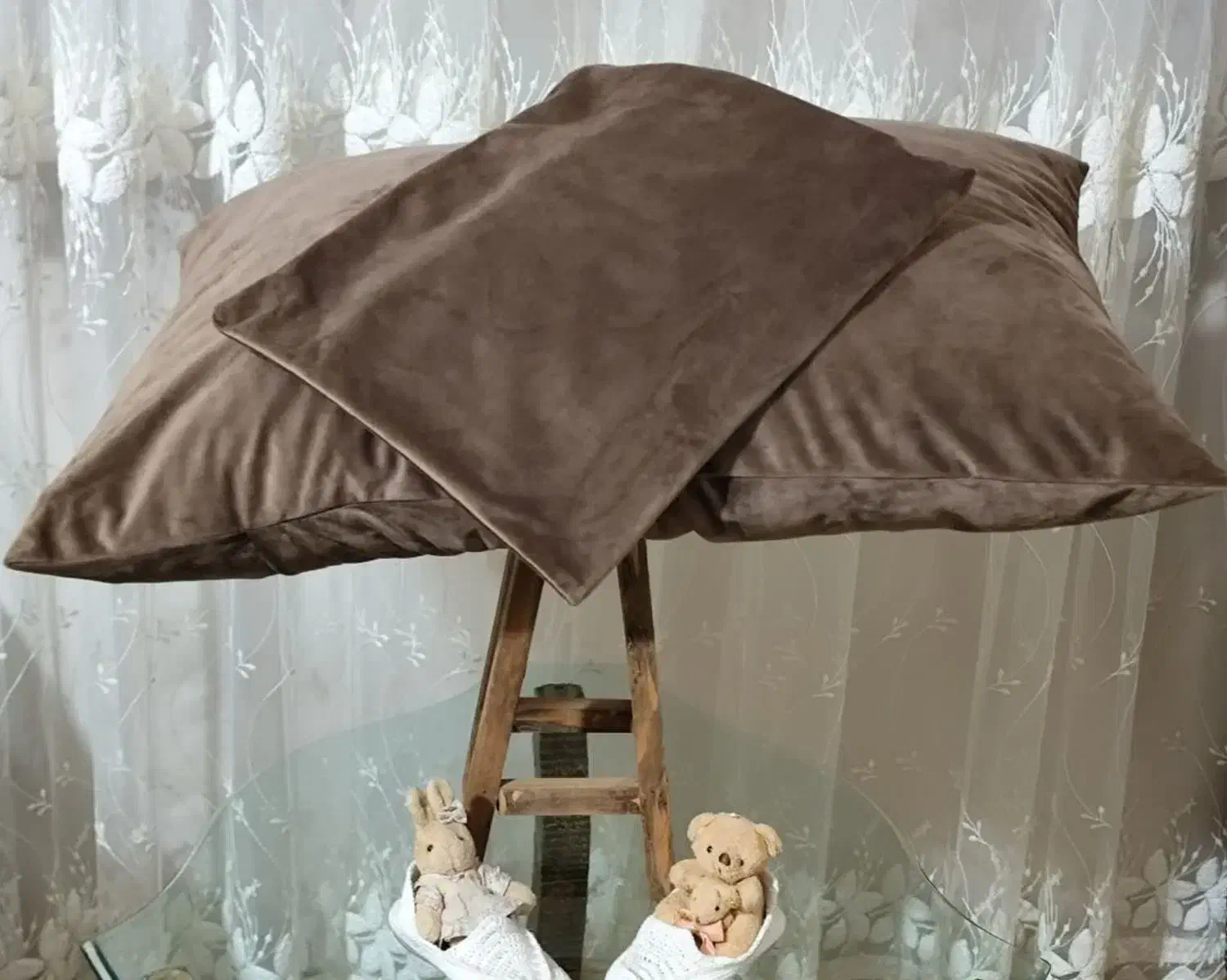 رو بالشی|رختخواب، بالش، پتو|آبیک, |دیوار