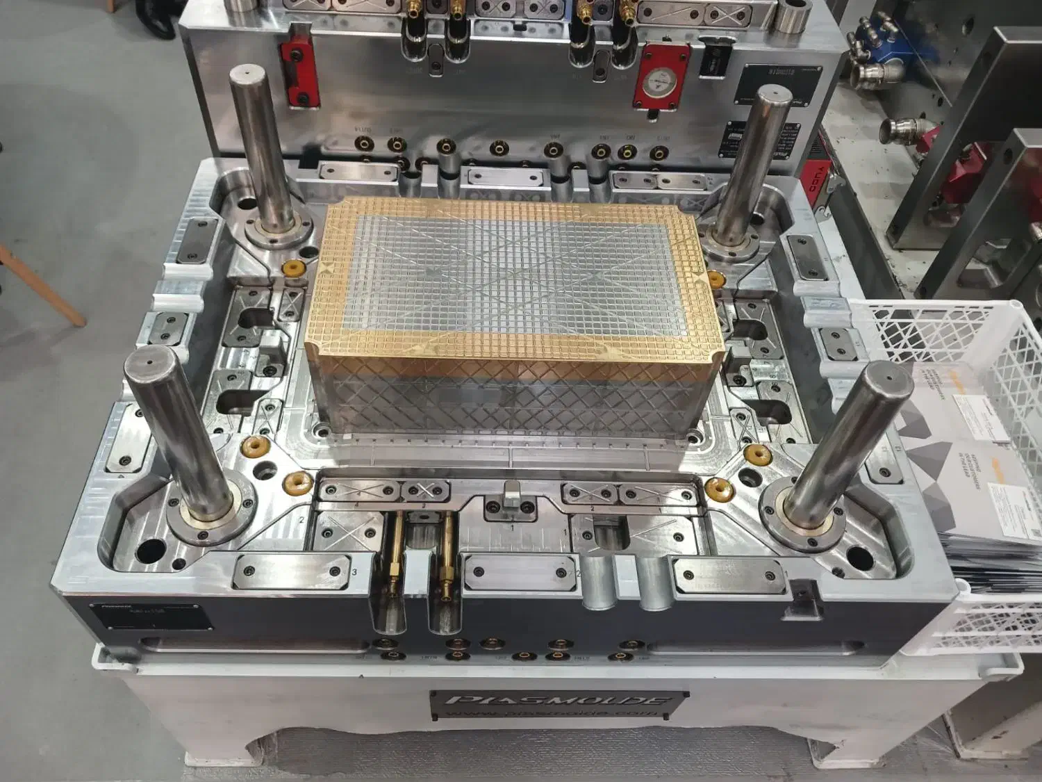 اپراتور فرزcnc .قالبساز . رادیال کار . کارگر ساده|استخدام صنعتی، فنی، مهندسی|پاکدشت, پاکدشت (مامازند)|دیوار