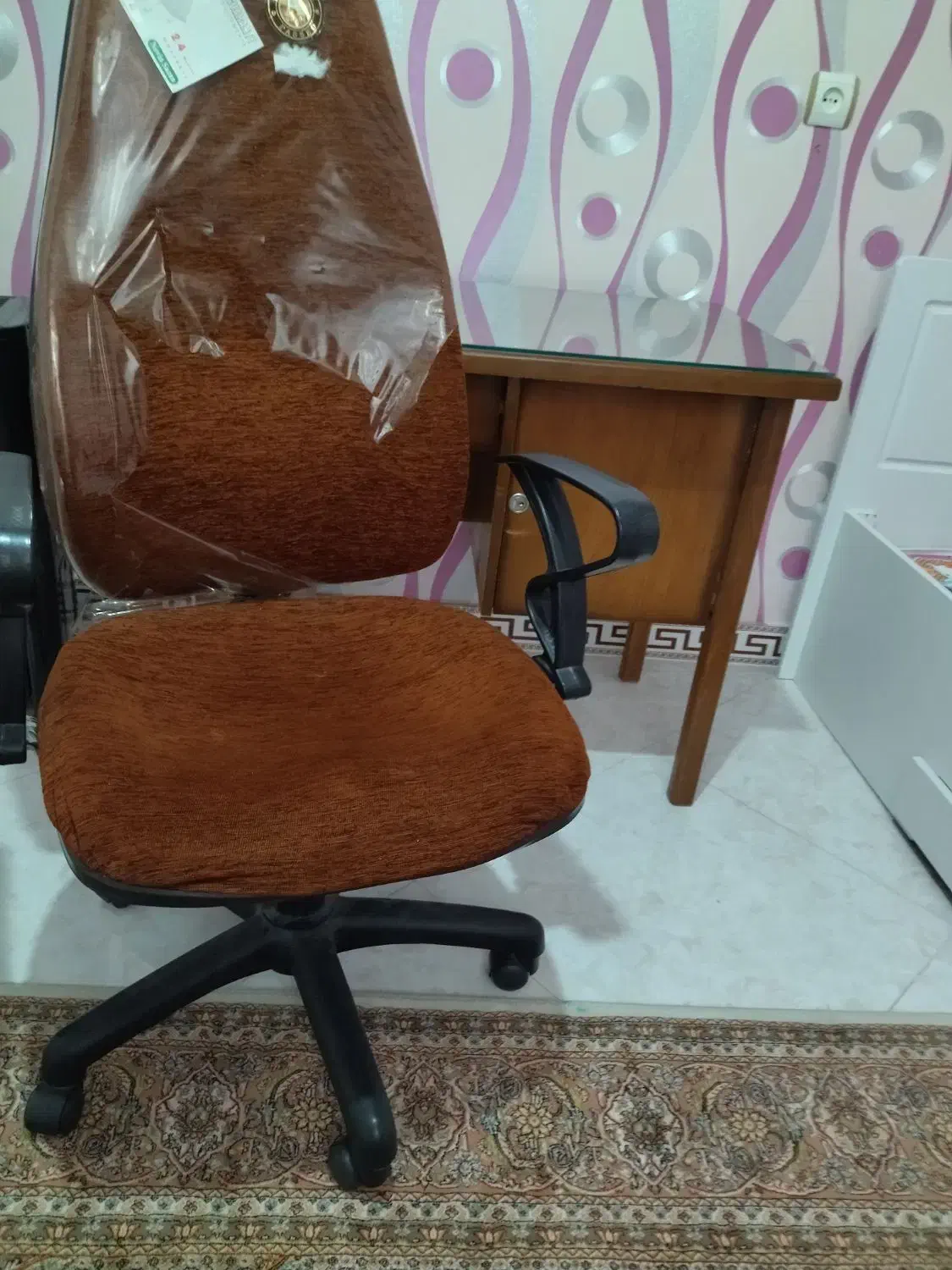 میز تحریر و صندلی|مبلمان اداری|شازند, |دیوار