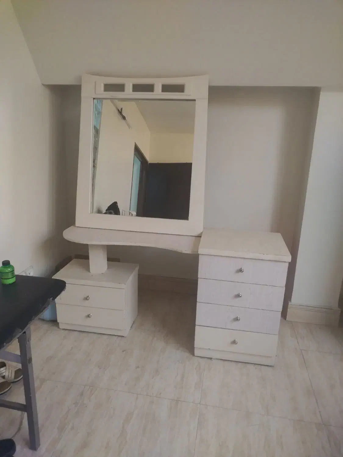 آیینه ومیز آرایش|تخت و سرویس خواب|شاهین‌شهر, سعدی جنوبی|دیوار