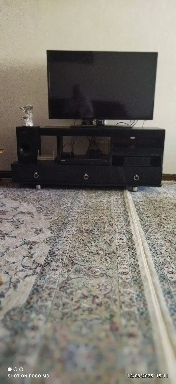 میز تلویزیون|میز تلویزیون|ری, جوانمرد قصاب|دیوار