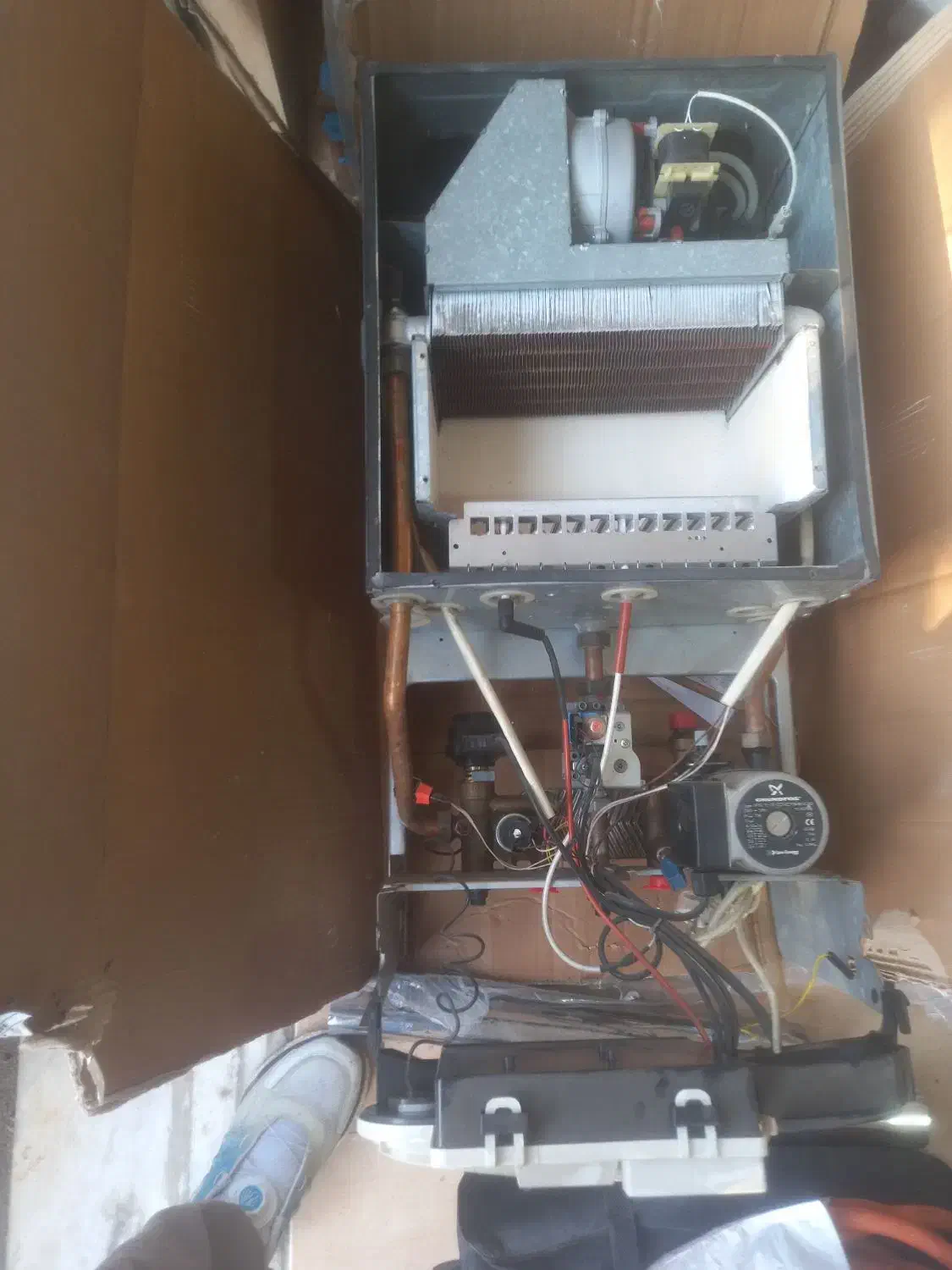 نصب و تعمیرات انواع پکیج و رادیات|آبگرمکن، پکیج، شوفاژ|رشت, بلوار گیلان|دیوار