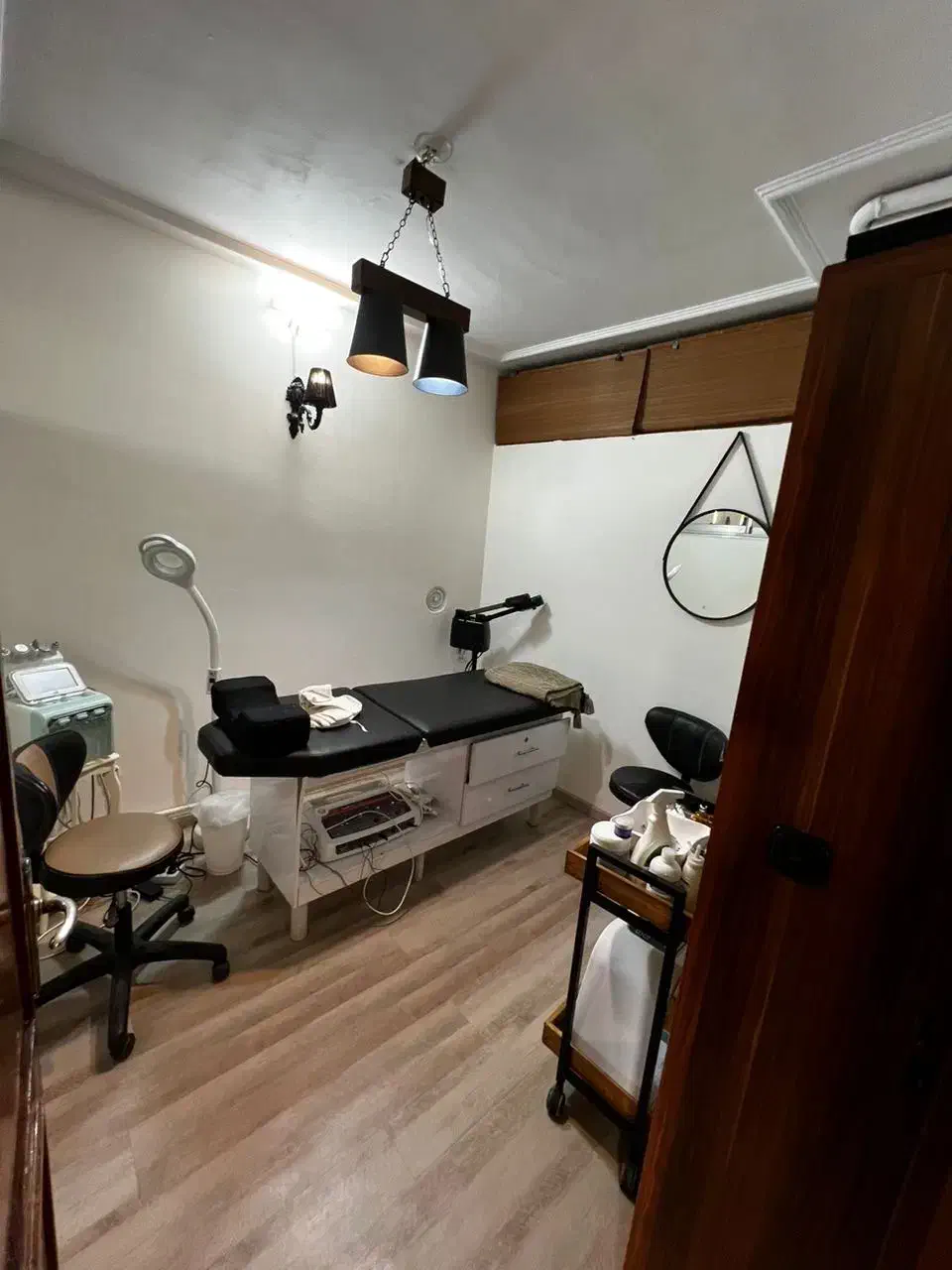 اجاره لاین و اتاق سالن زیبایی|اجارهٔ کوتاه‌مدت دفتر کار و فضای آموزشی|مشهد, دانشجو|دیوار