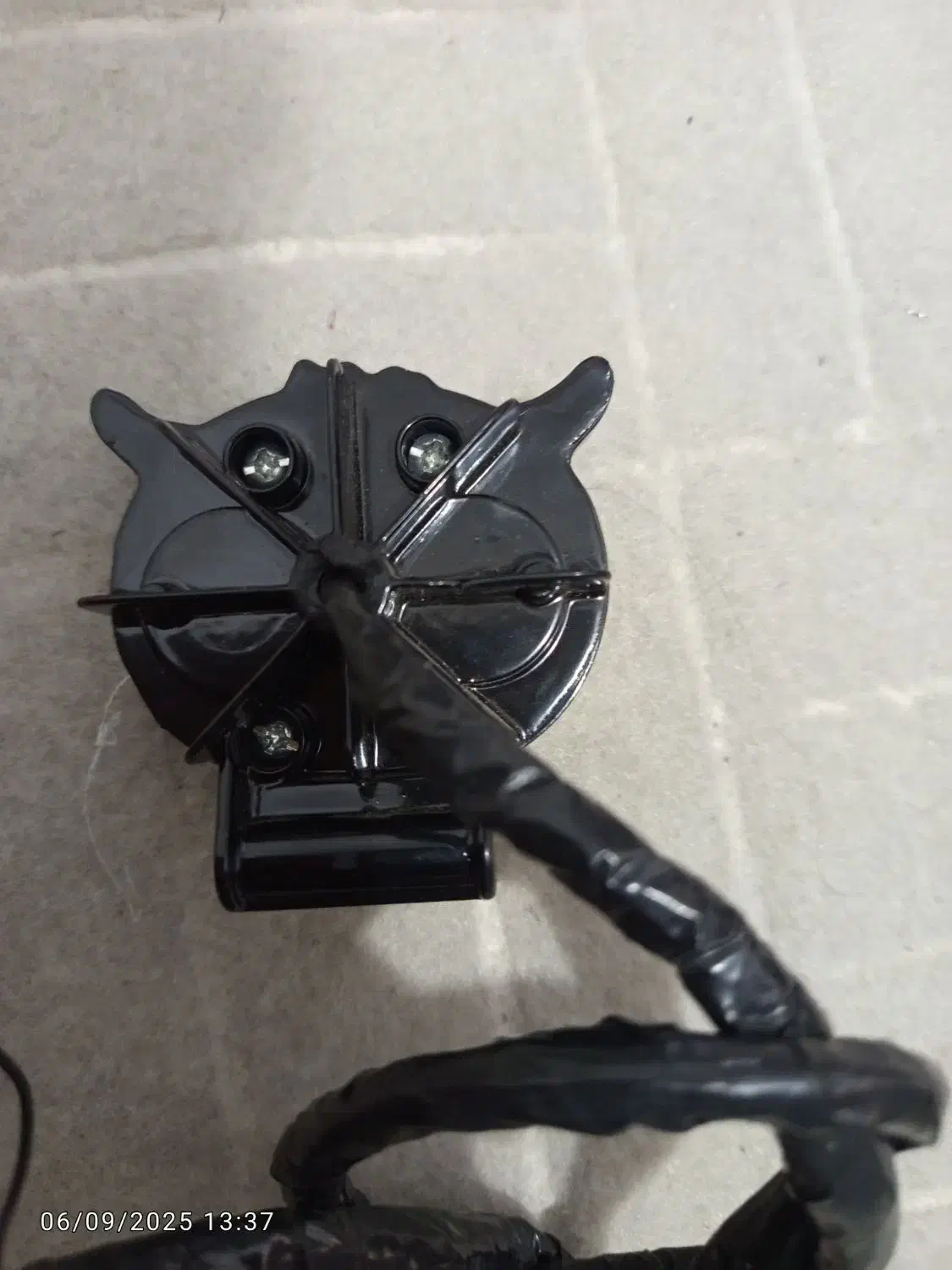 پرژکتور جعدی لنز دار دورنگ.   اگزوز رنجوری سالم|لامپ و چراغ|اهواز, سلیم آباد(سه راه خرمشهر)|دیوار